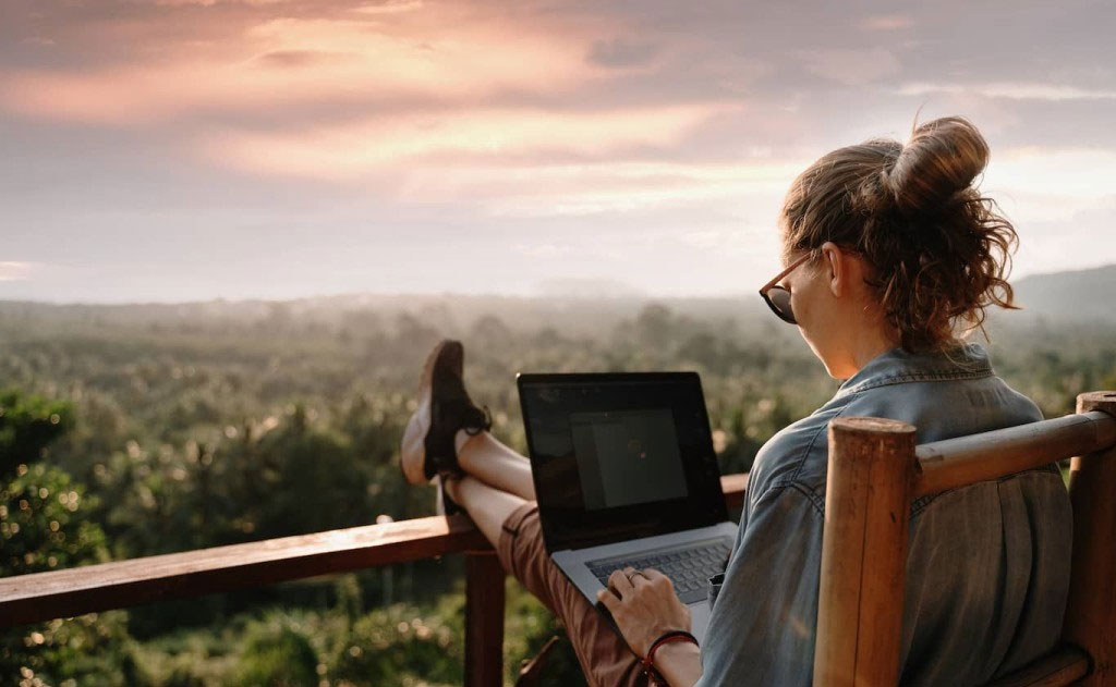 A Digital Nomad’s Guide to Traveling and Working Remotely
